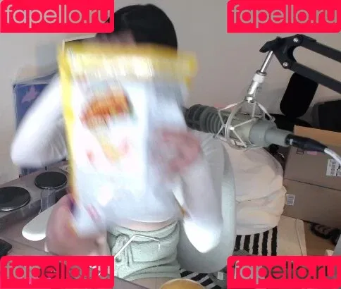 AriaSaki / simplyjustaria Onlyfans Photo Gallery 