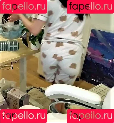 AriaSaki / simplyjustaria Onlyfans Photo Gallery 