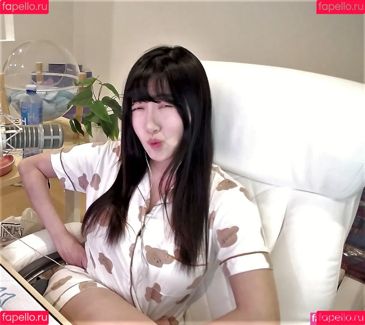 AriaSaki / simplyjustaria Onlyfans Photo Gallery 