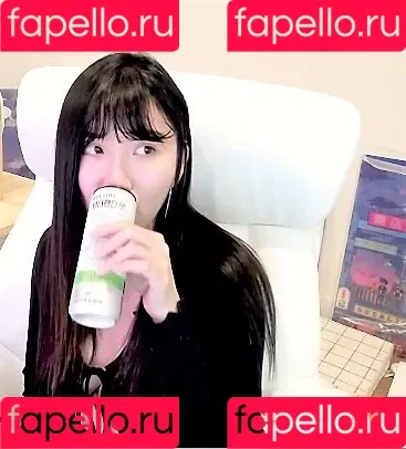 AriaSaki / simplyjustaria Onlyfans Photo Gallery 