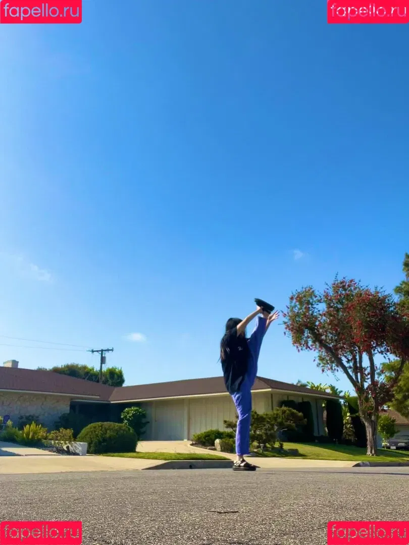 AriaSaki / simplyjustaria Onlyfans Photo Gallery 