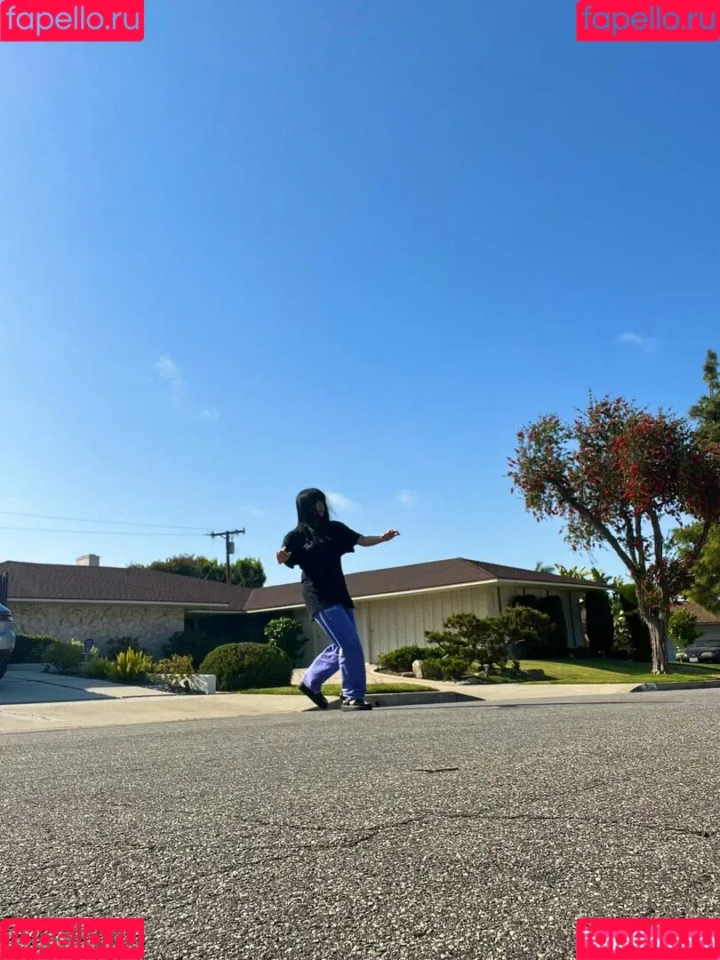 AriaSaki / simplyjustaria Onlyfans Photo Gallery 