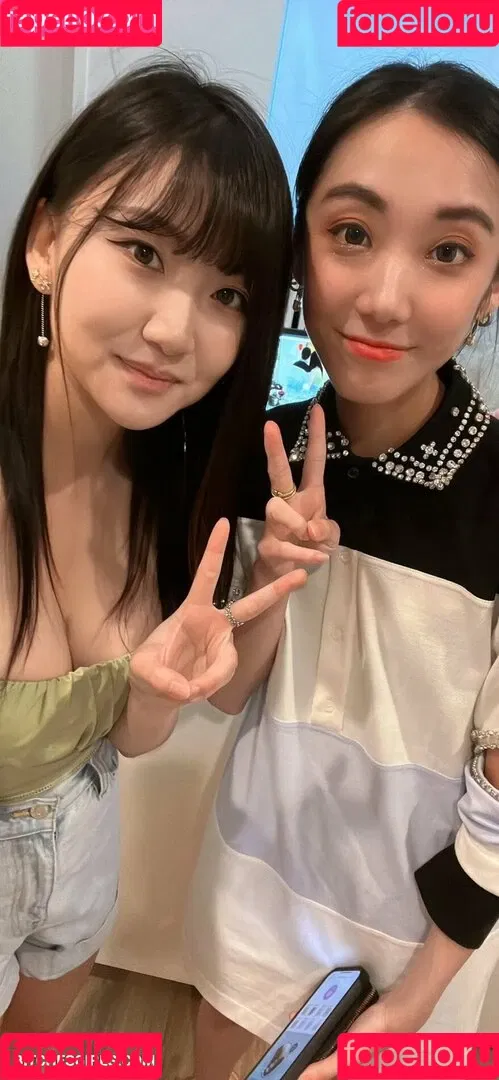 AriaSaki / simplyjustaria Onlyfans Photo Gallery 