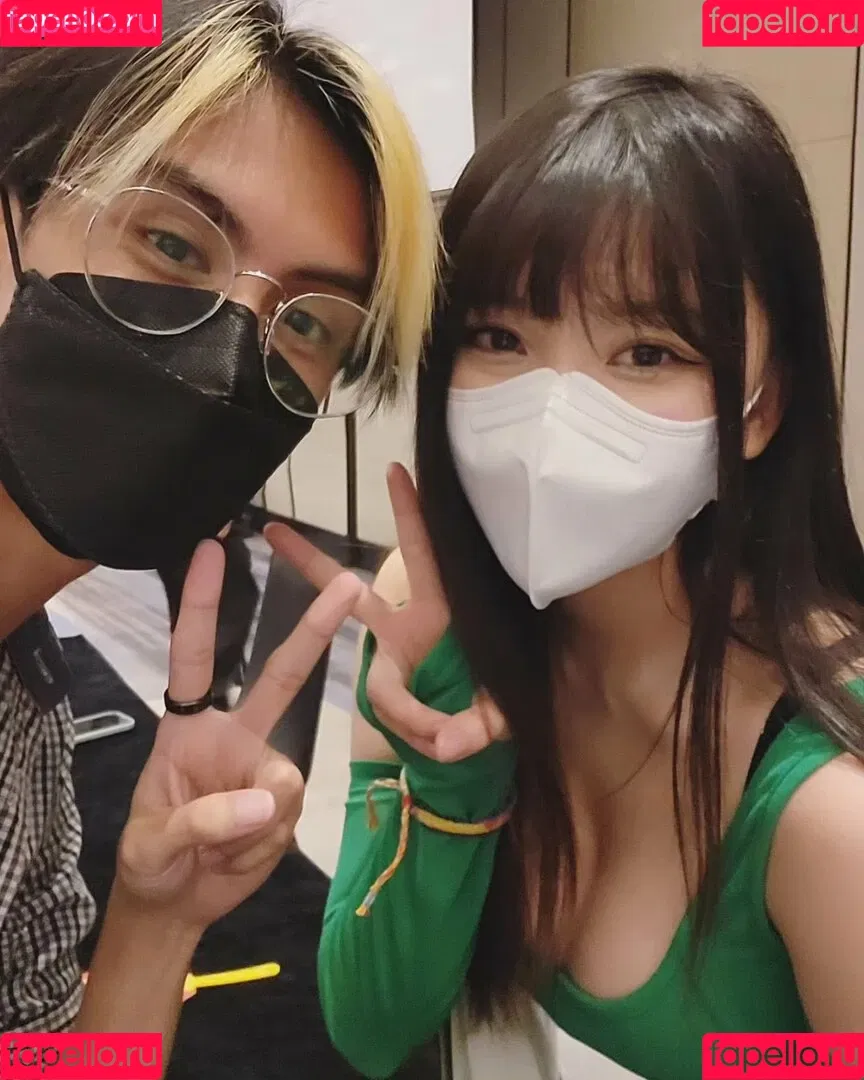 AriaSaki / simplyjustaria Onlyfans Photo Gallery 