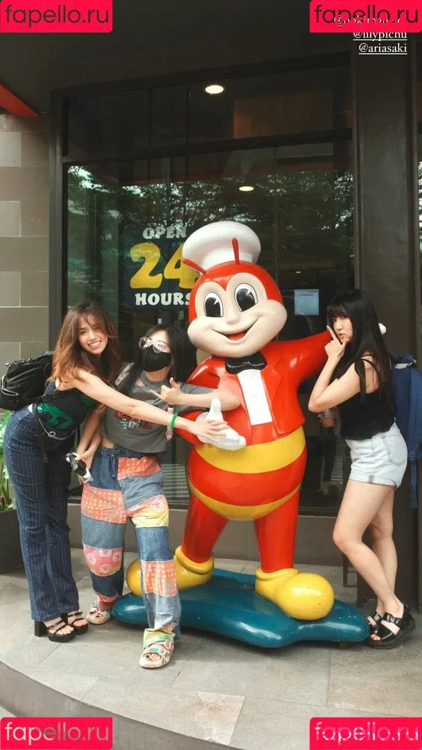 AriaSaki / simplyjustaria Onlyfans Photo Gallery 