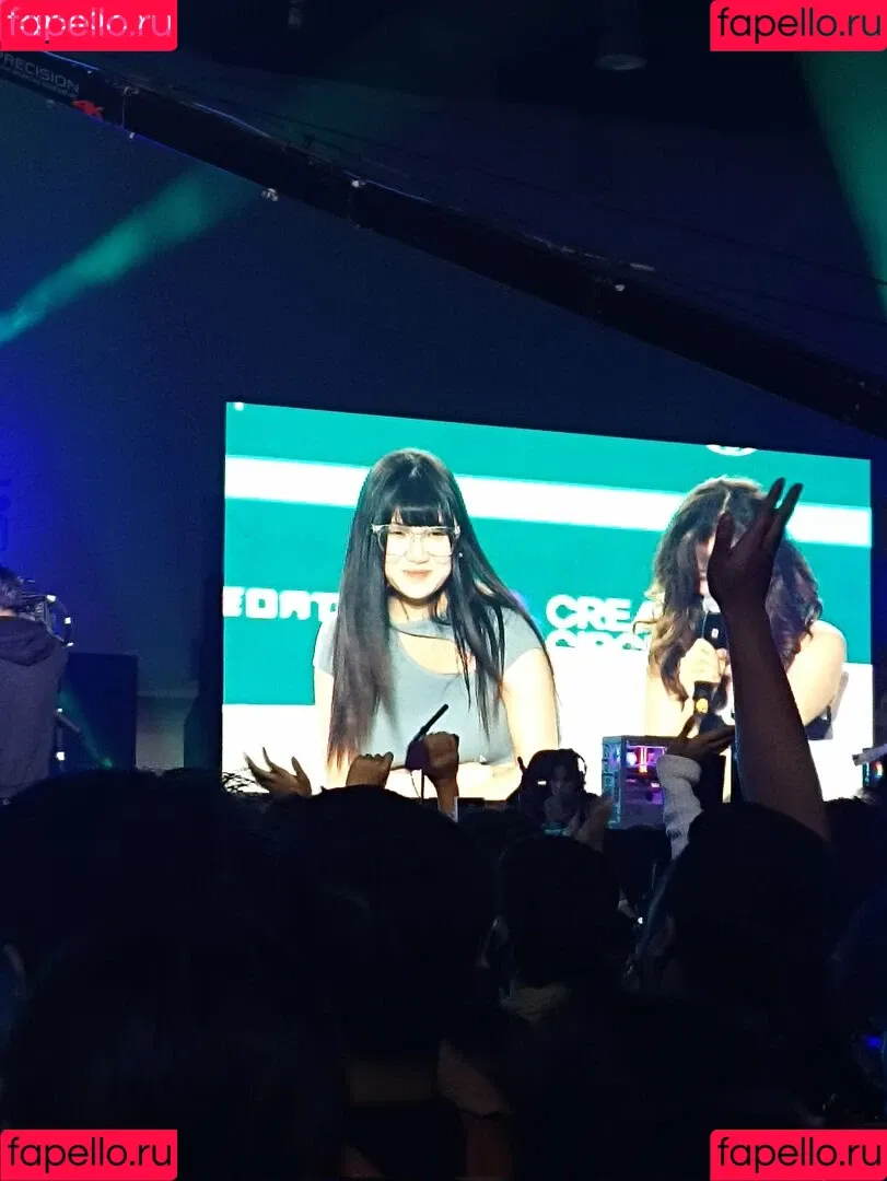 AriaSaki / simplyjustaria Onlyfans Photo Gallery 