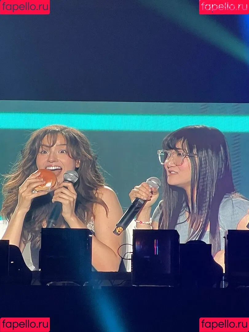 AriaSaki / simplyjustaria Onlyfans Photo Gallery 