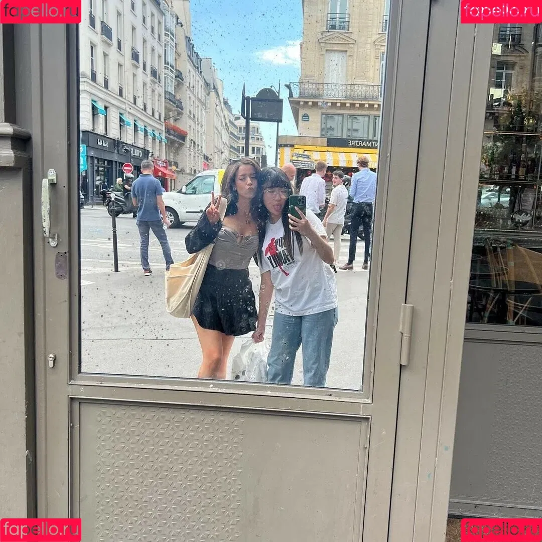 AriaSaki / simplyjustaria Onlyfans Photo Gallery 