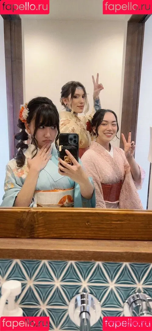 AriaSaki / simplyjustaria Onlyfans Photo Gallery 