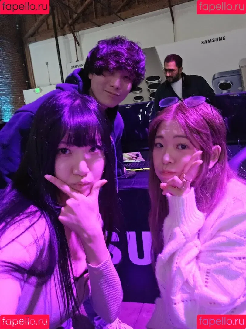 AriaSaki / simplyjustaria Onlyfans Photo Gallery 