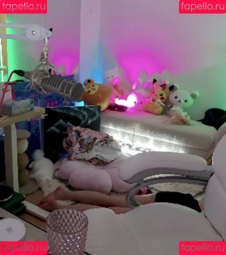 AriaSaki / simplyjustaria Onlyfans Photo Gallery 