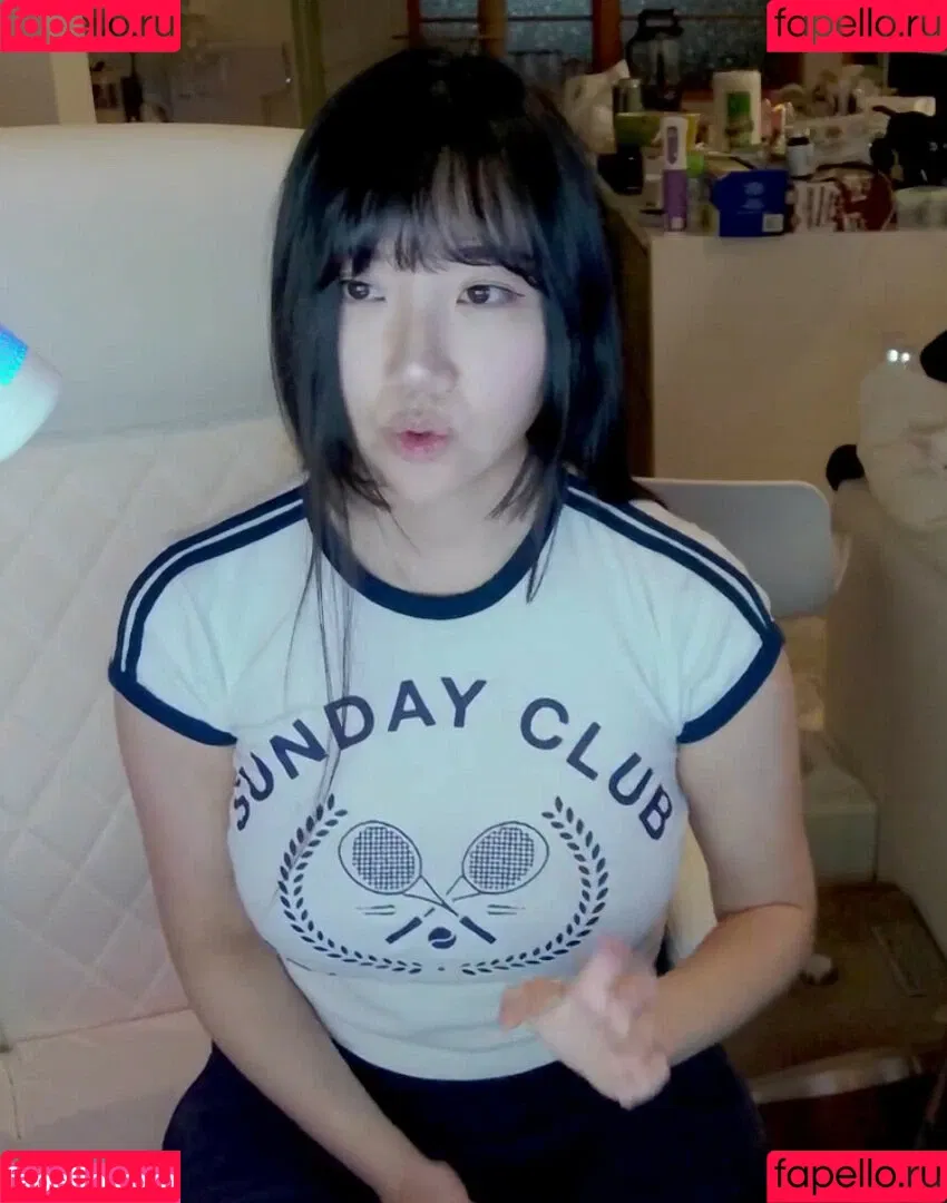 AriaSaki / simplyjustaria Onlyfans Photo Gallery 