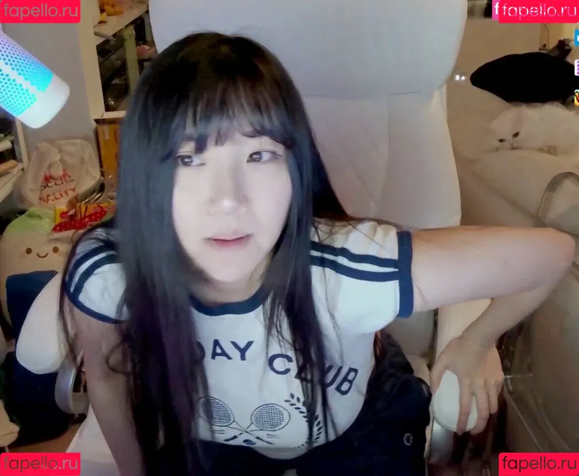 AriaSaki / simplyjustaria Onlyfans Photo Gallery 