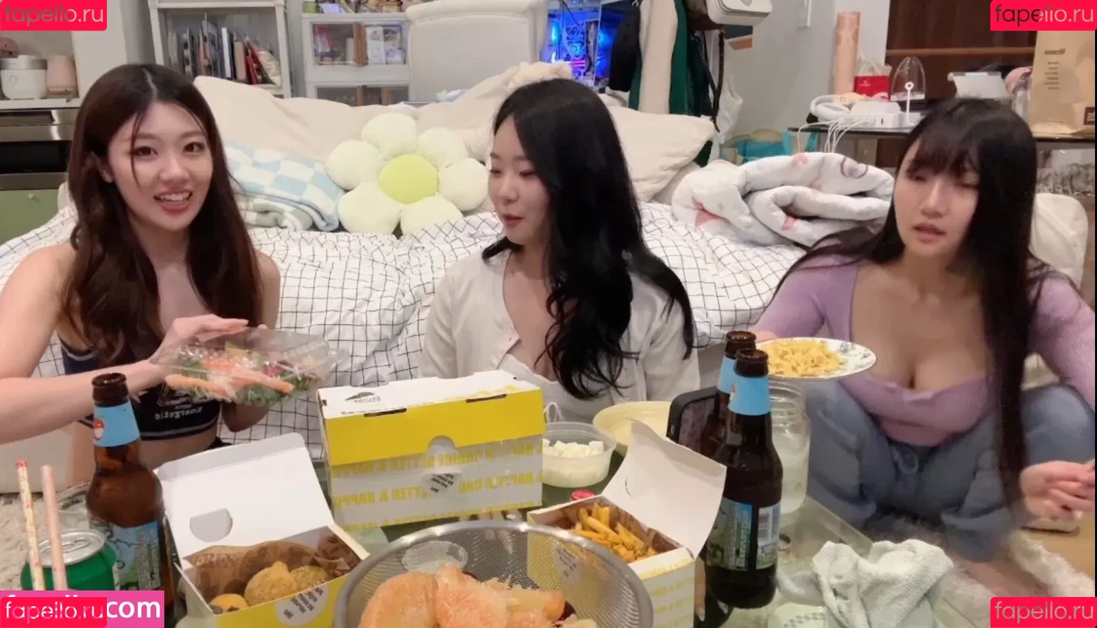 AriaSaki / simplyjustaria Onlyfans Photo Gallery 