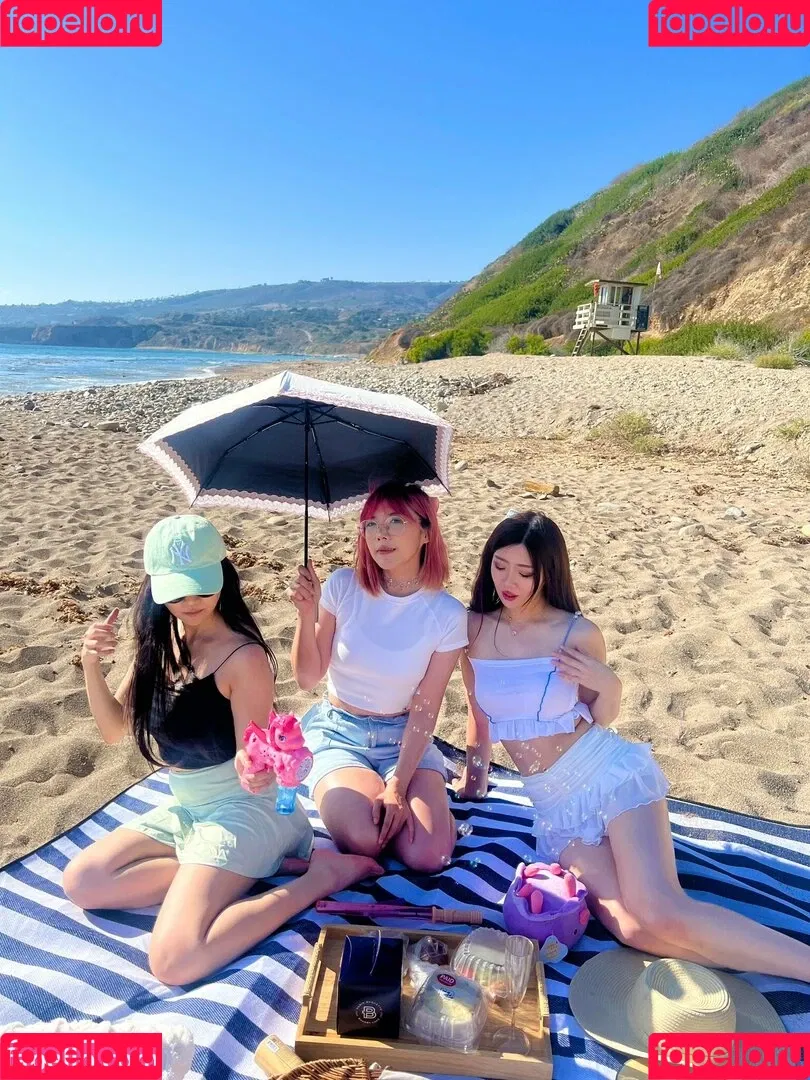 AriaSaki / simplyjustaria Onlyfans Photo Gallery 