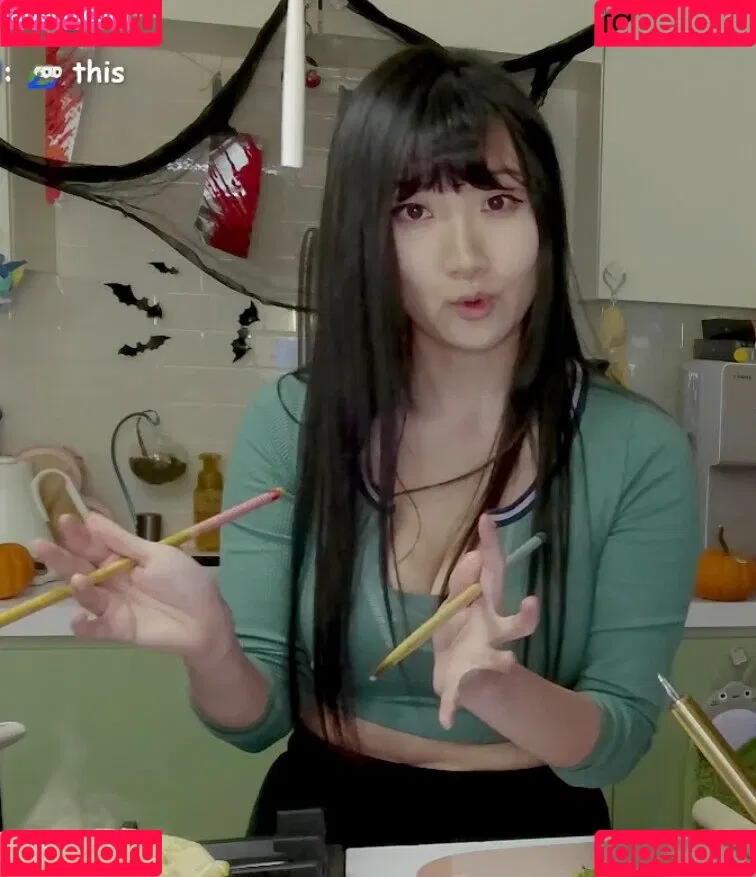 AriaSaki / simplyjustaria Onlyfans Photo Gallery 