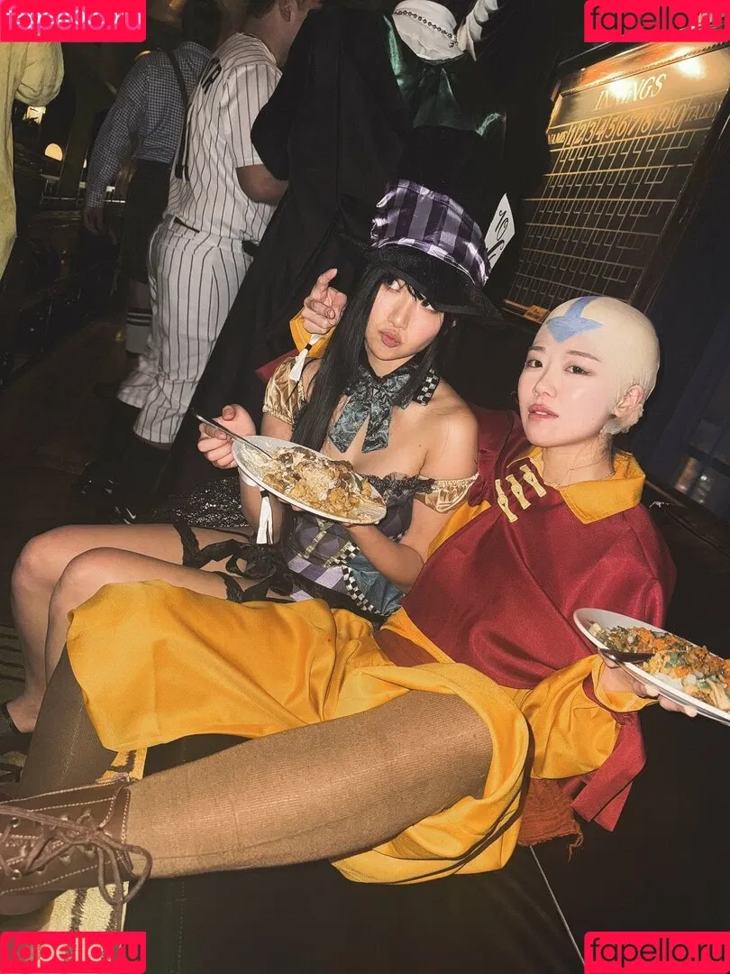 AriaSaki / simplyjustaria Onlyfans Photo Gallery 