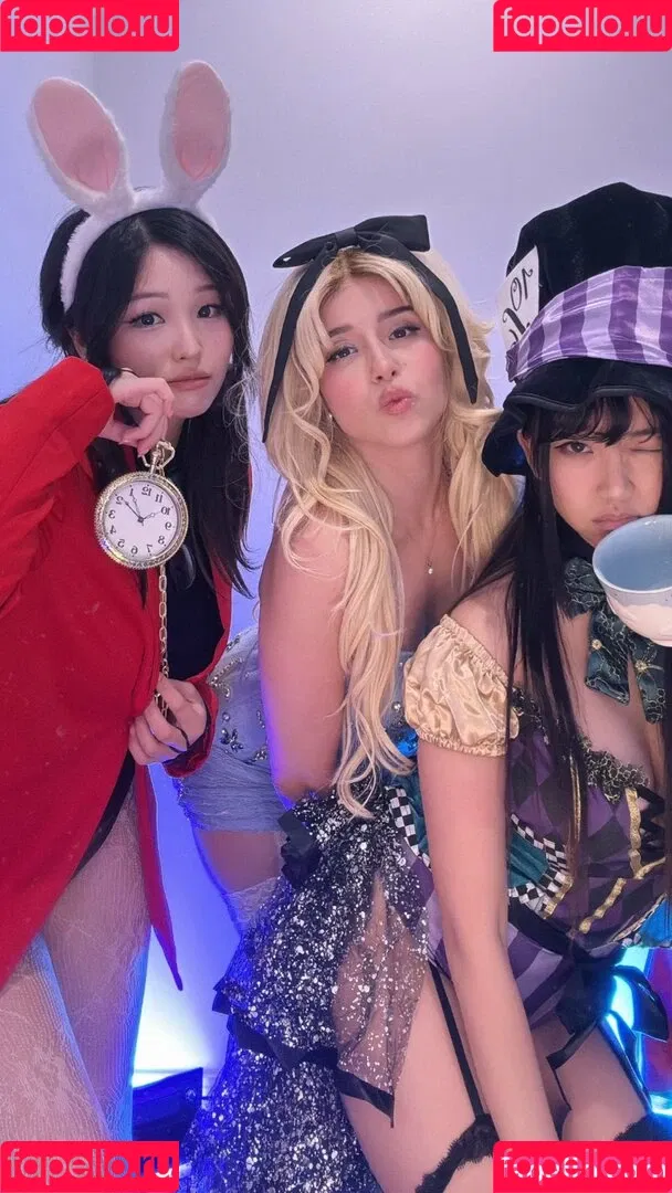 AriaSaki / simplyjustaria Onlyfans Photo Gallery 