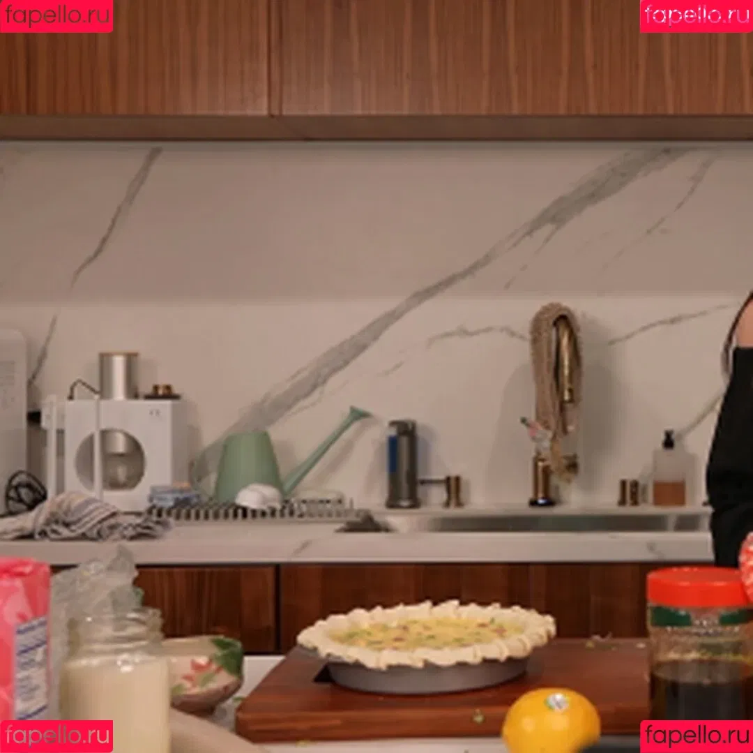 AriaSaki / simplyjustaria Onlyfans Photo Gallery 