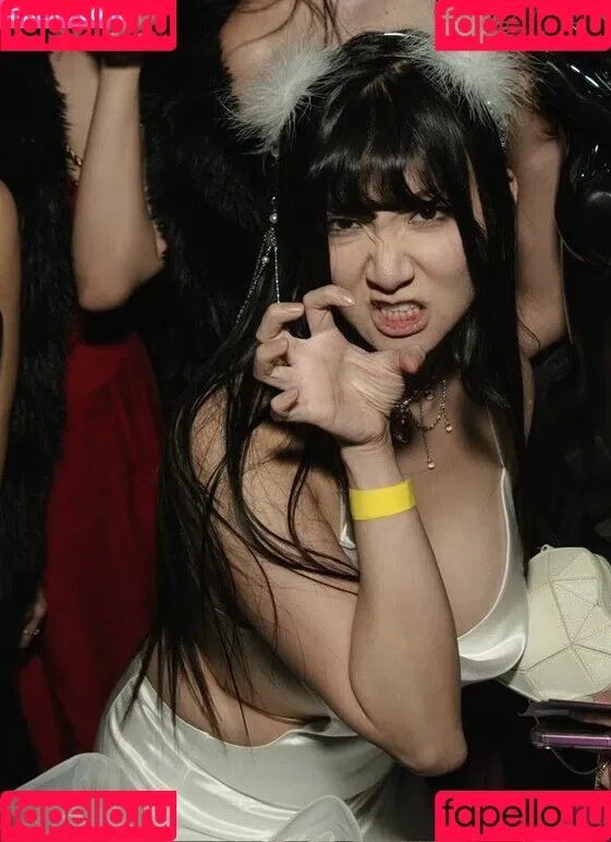 AriaSaki / simplyjustaria Onlyfans Photo Gallery 