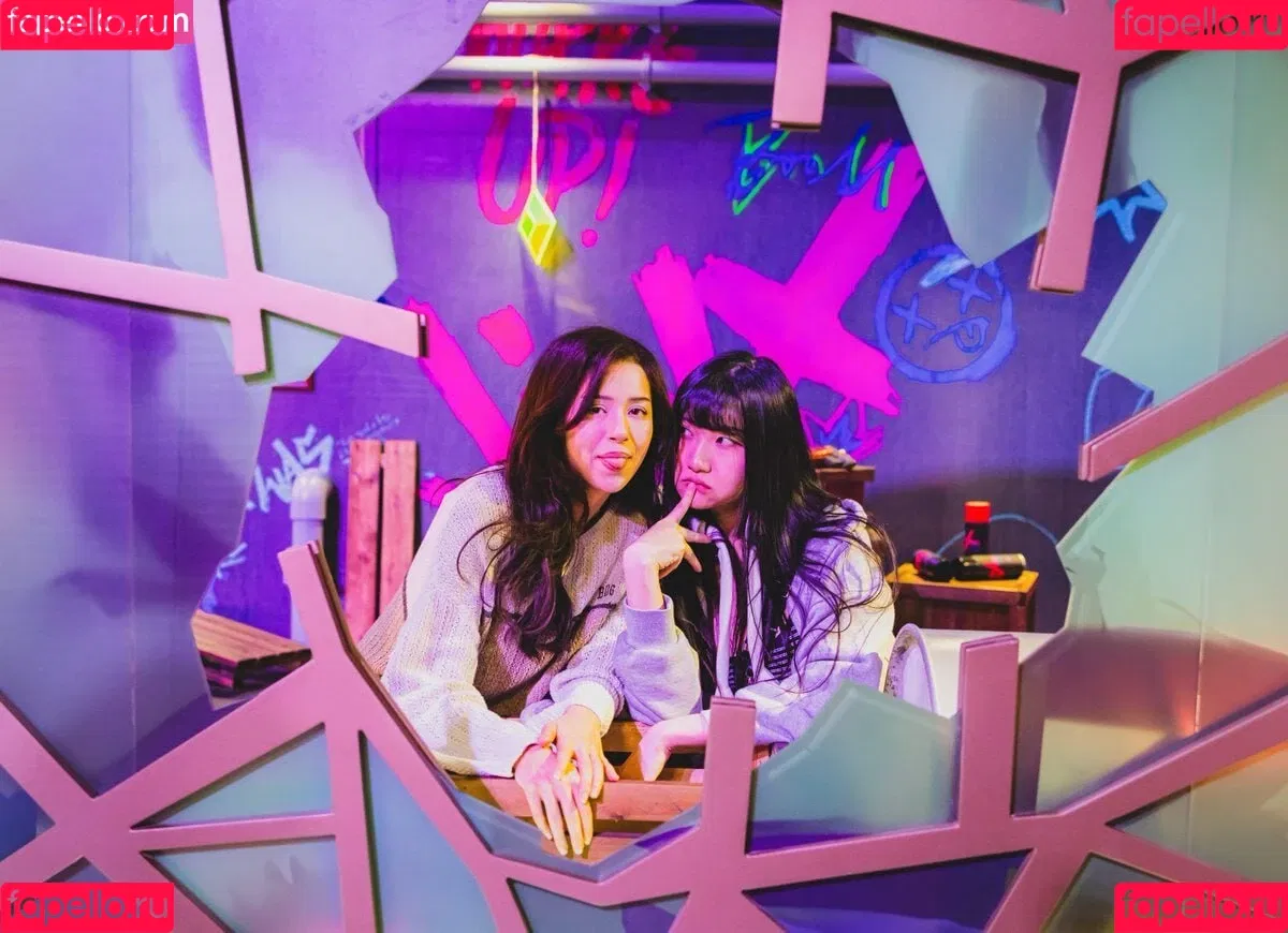 AriaSaki / simplyjustaria Onlyfans Photo Gallery 