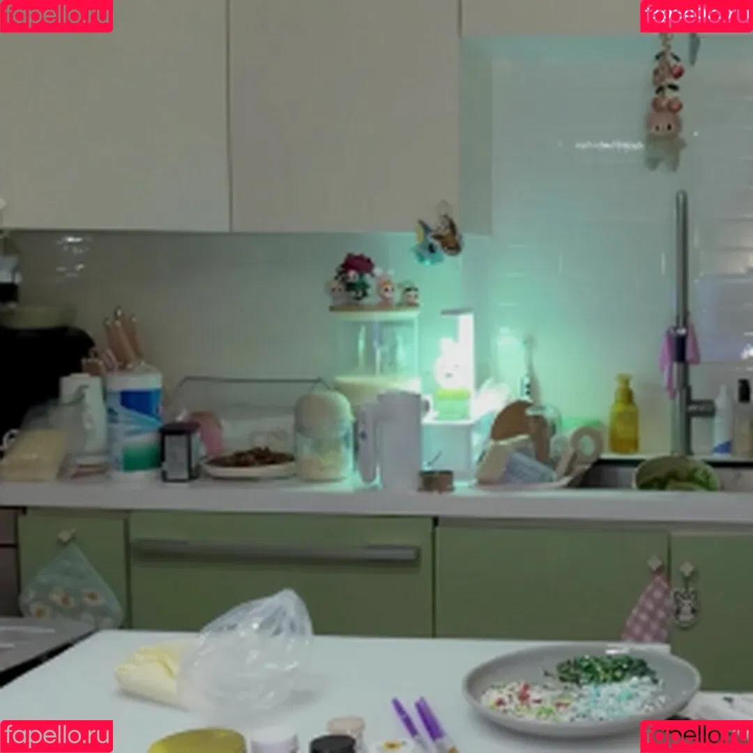 AriaSaki / simplyjustaria Onlyfans Photo Gallery 