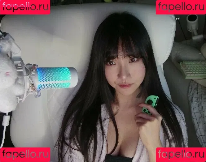 AriaSaki / simplyjustaria Onlyfans Photo Gallery 