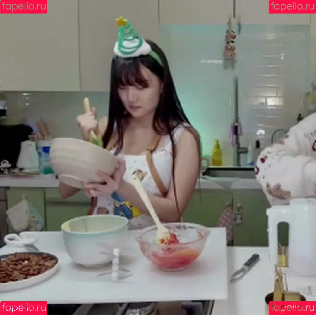 AriaSaki / simplyjustaria Onlyfans Photo Gallery 