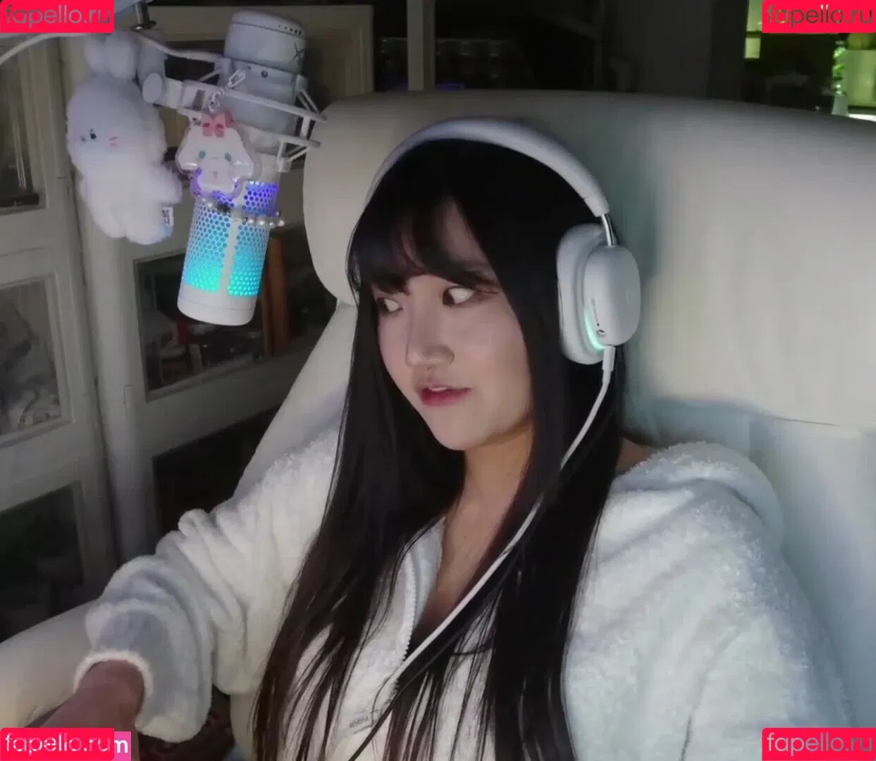 AriaSaki / simplyjustaria Onlyfans Photo Gallery 