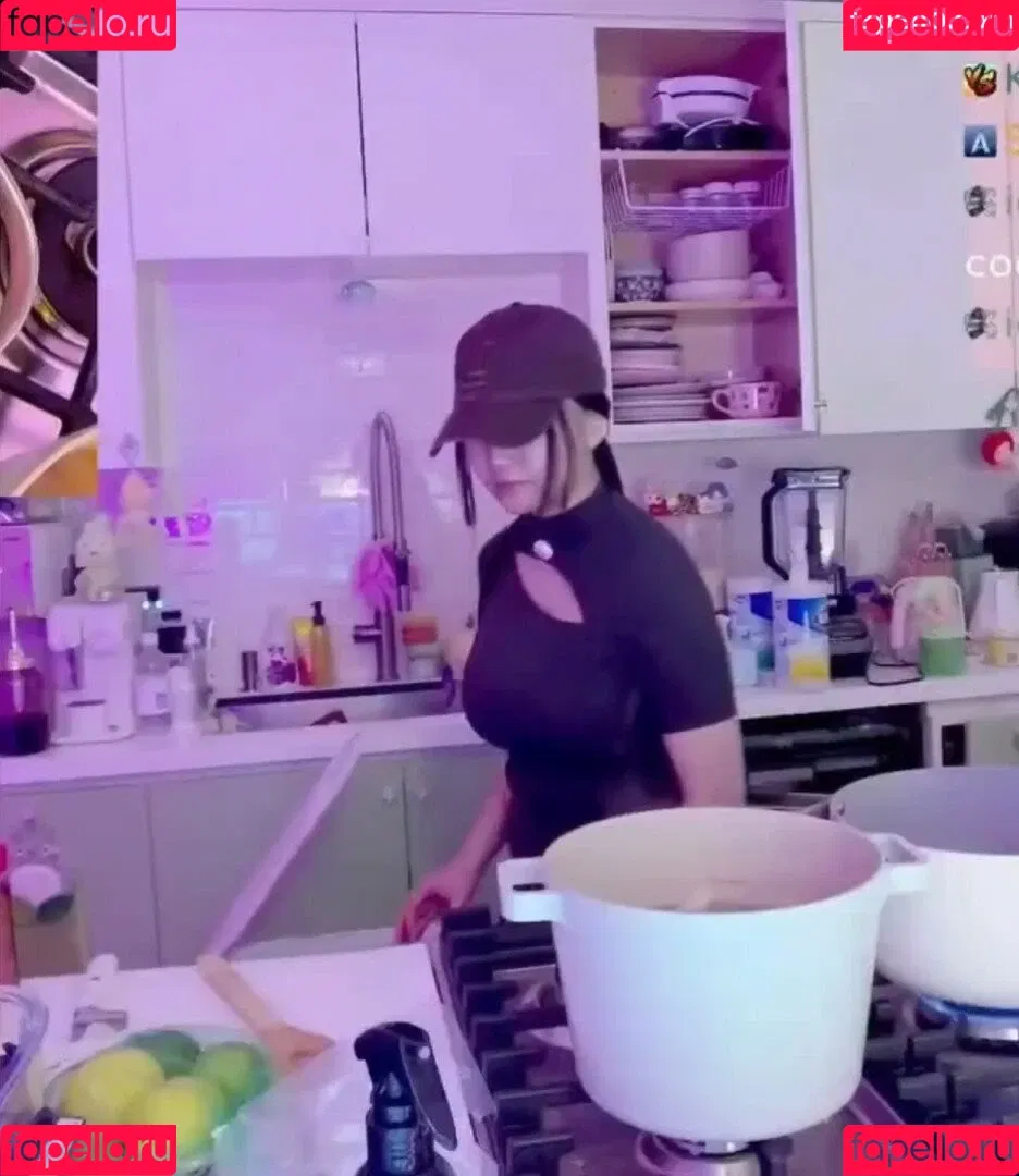 AriaSaki / simplyjustaria Onlyfans Photo Gallery 