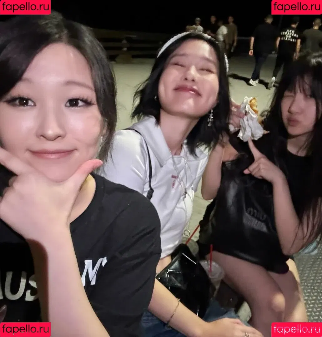 AriaSaki / simplyjustaria Onlyfans Photo Gallery 