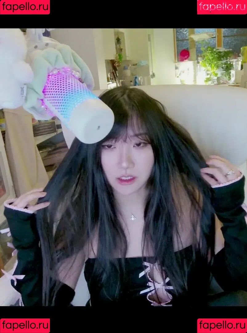 AriaSaki / simplyjustaria Onlyfans Photo Gallery 