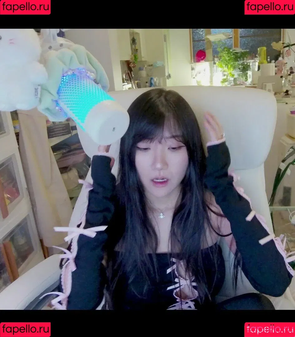 AriaSaki / simplyjustaria Onlyfans Photo Gallery 