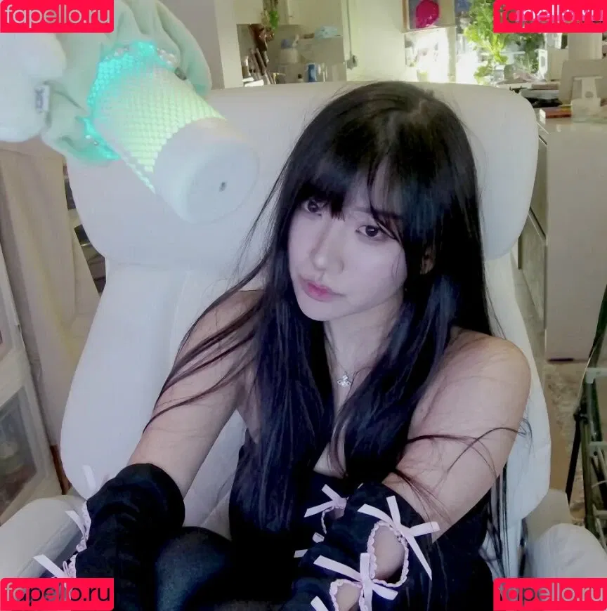 AriaSaki / simplyjustaria Onlyfans Photo Gallery 