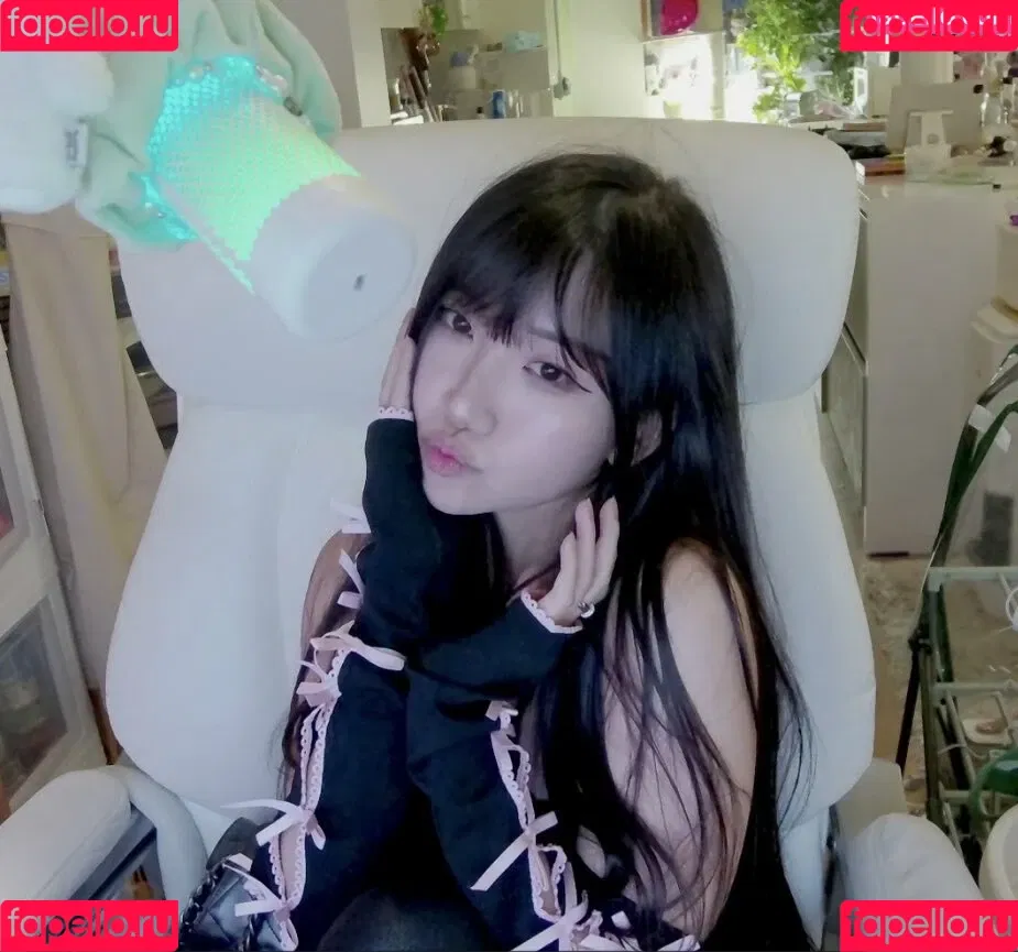 AriaSaki / simplyjustaria Onlyfans Photo Gallery 