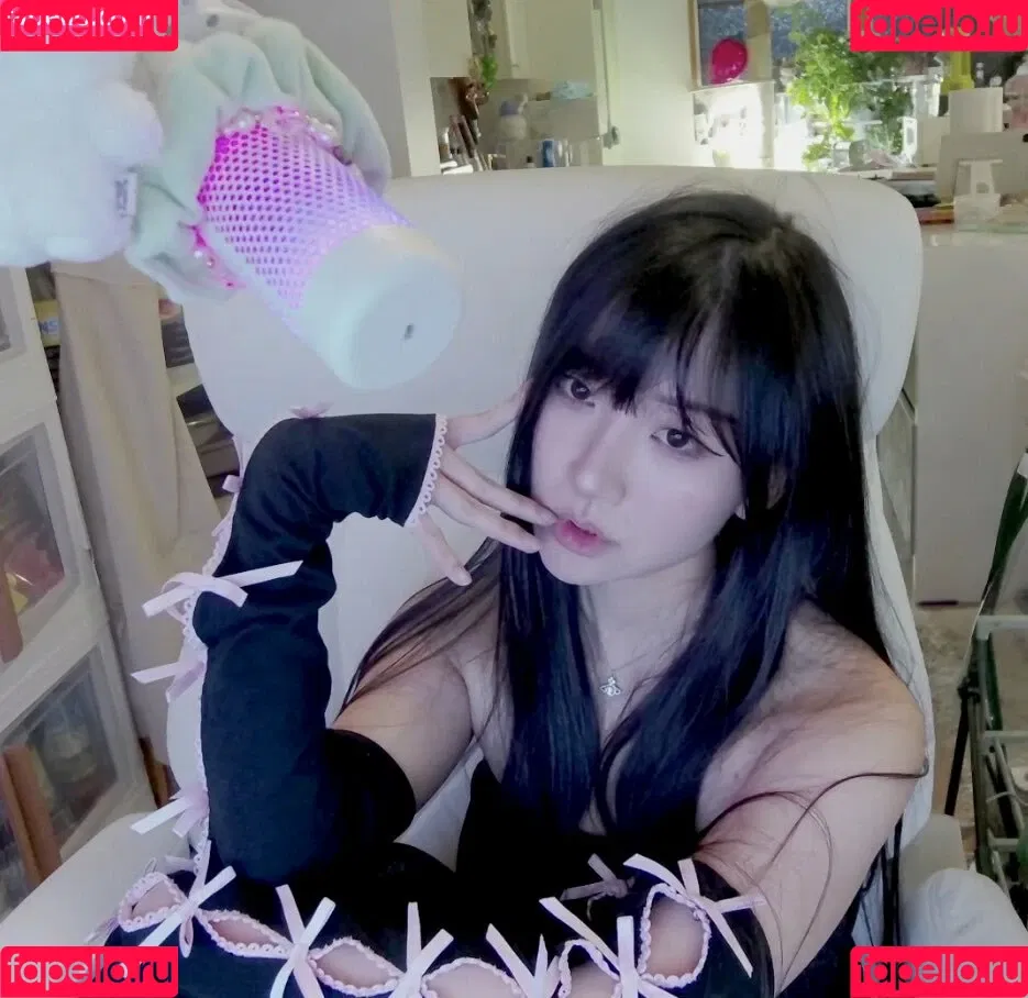 AriaSaki / simplyjustaria Onlyfans Photo Gallery 