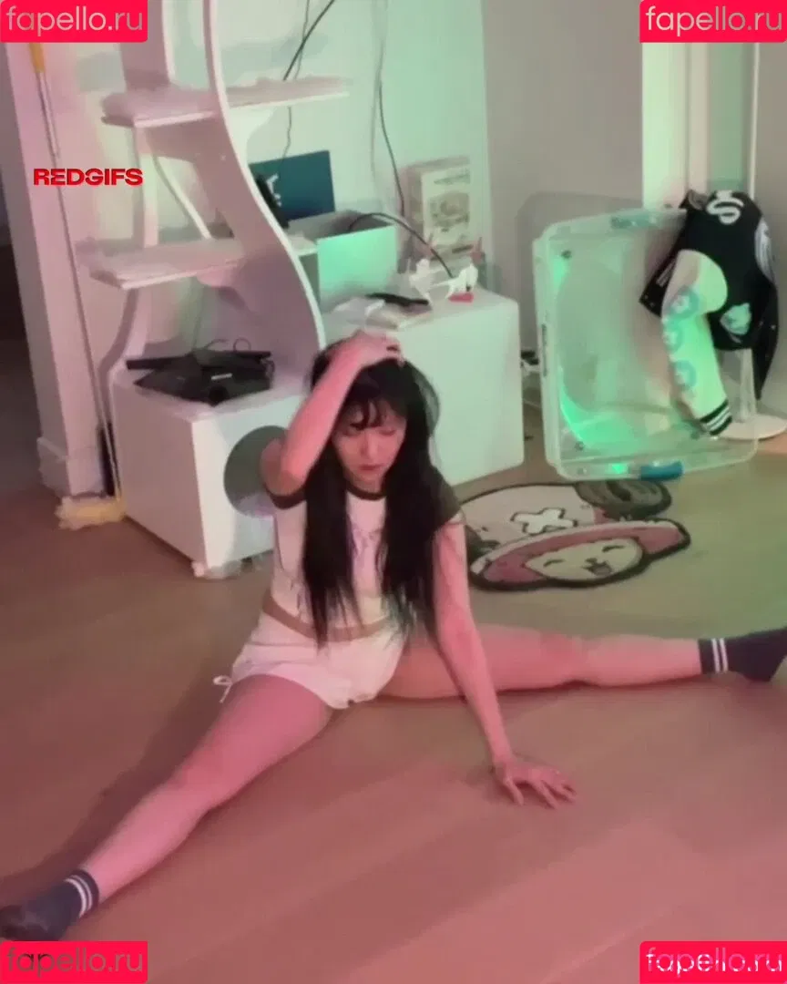 AriaSaki / simplyjustaria Onlyfans Photo Gallery 