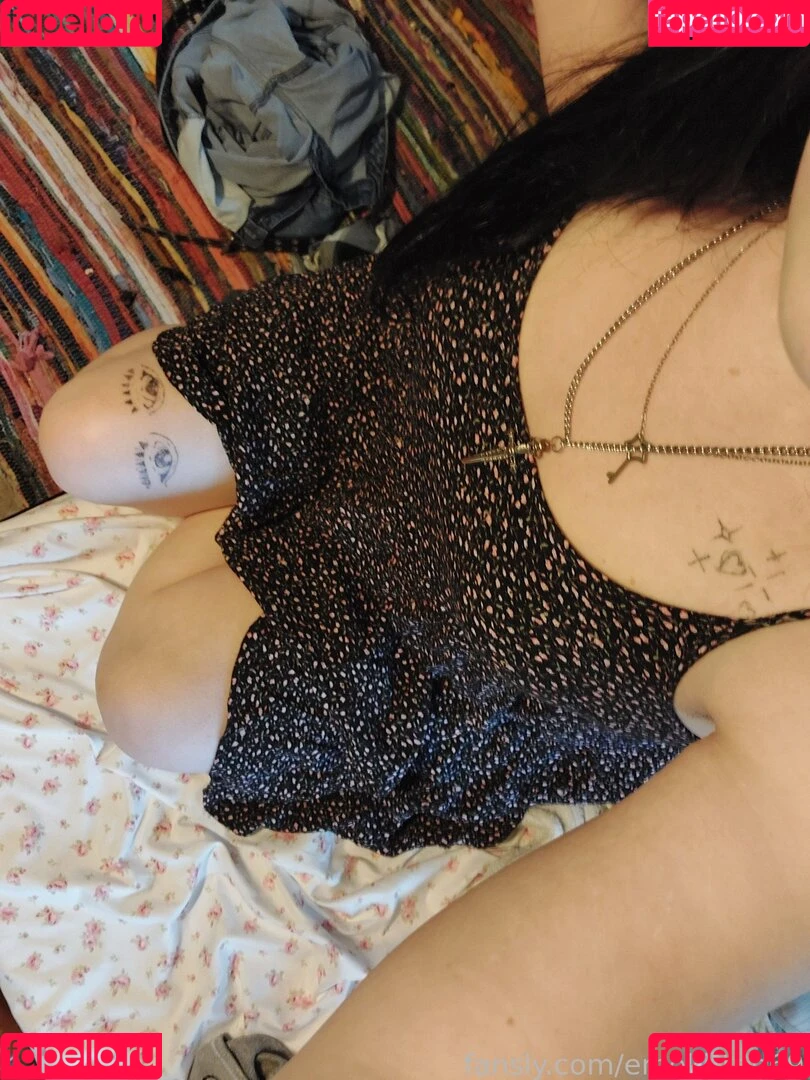 emogirlforever17 / emokitten69 Onlyfans Photo Gallery 