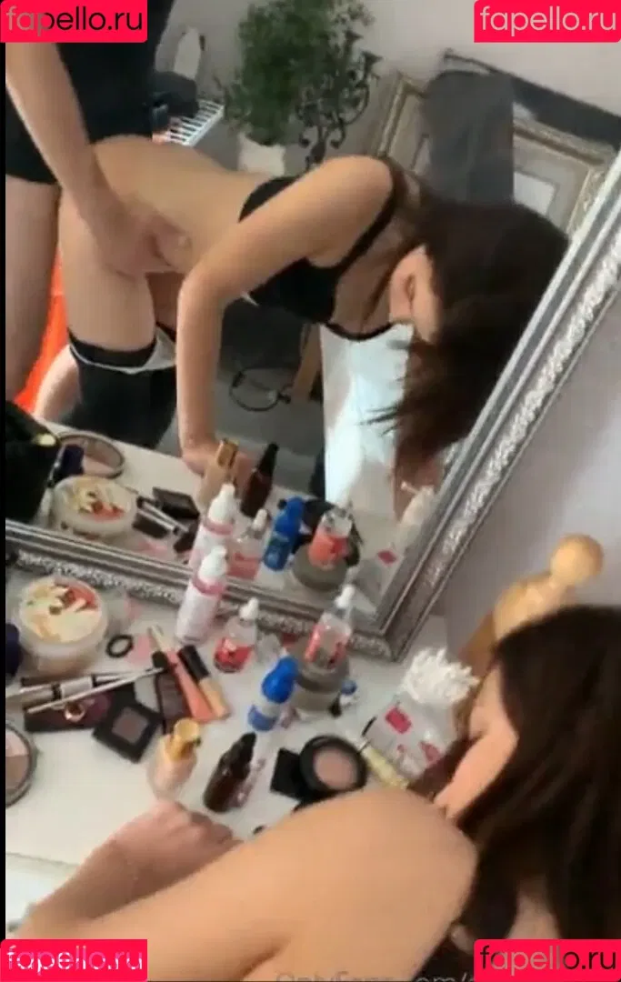 Ellie Leen / Ellieleen1 / itsnotellieleen Onlyfans Photo Gallery 