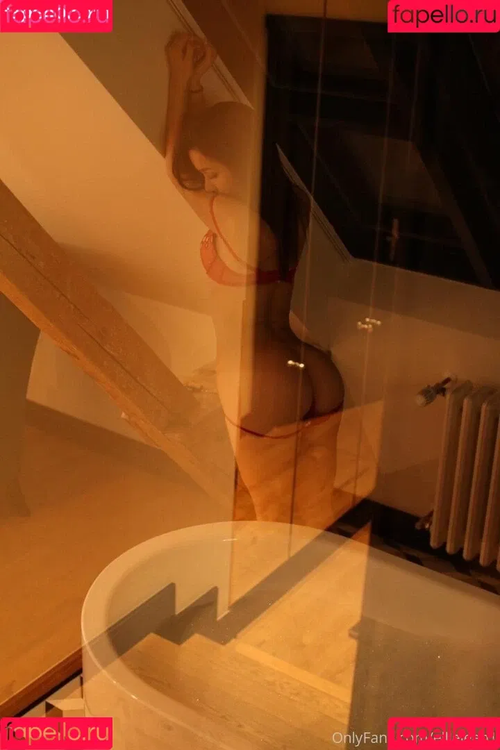 Ellie Leen / Ellieleen1 / itsnotellieleen Onlyfans Photo Gallery 