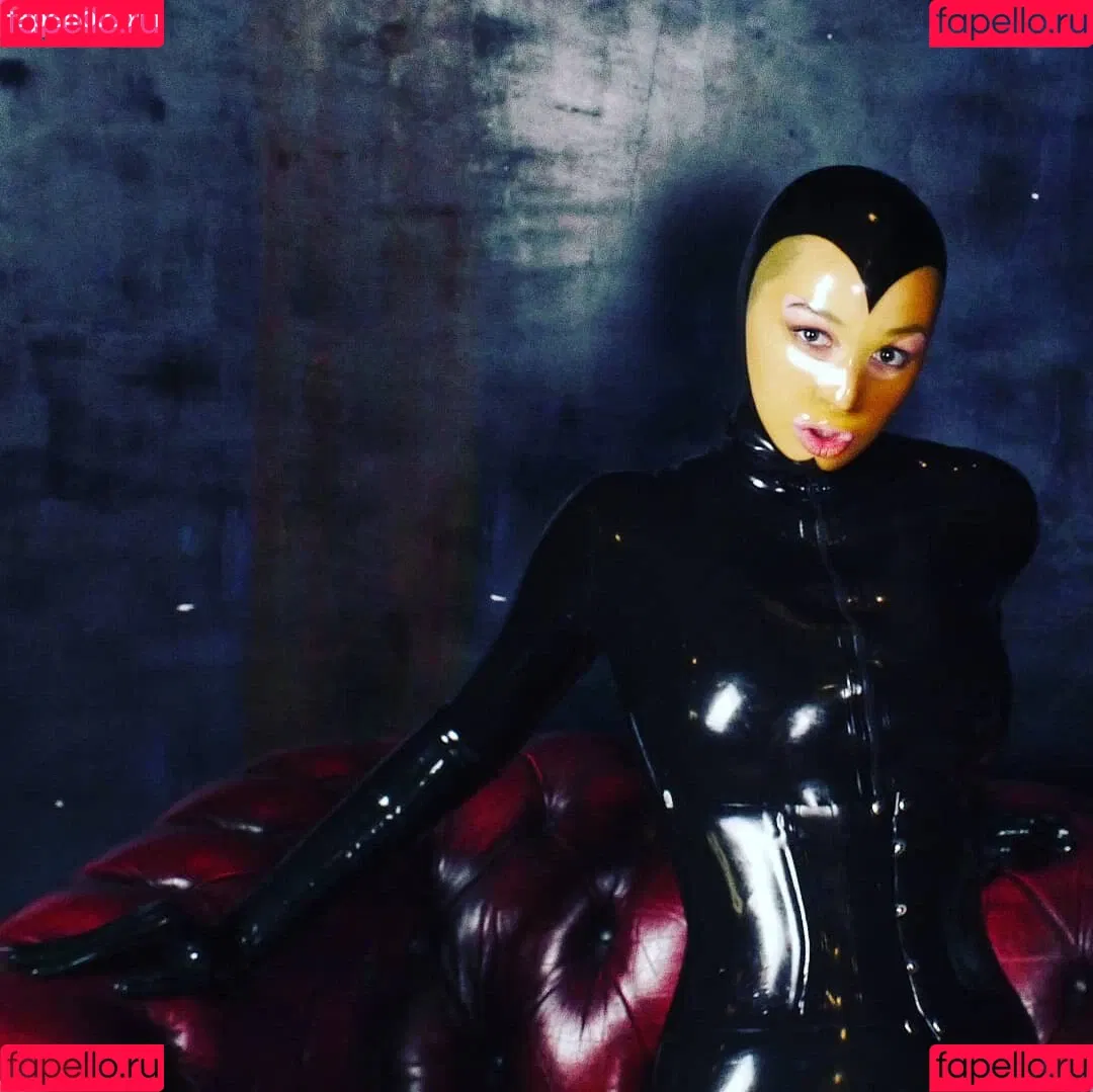 Latex Fetish / misslatexxx Onlyfans Photo Gallery 