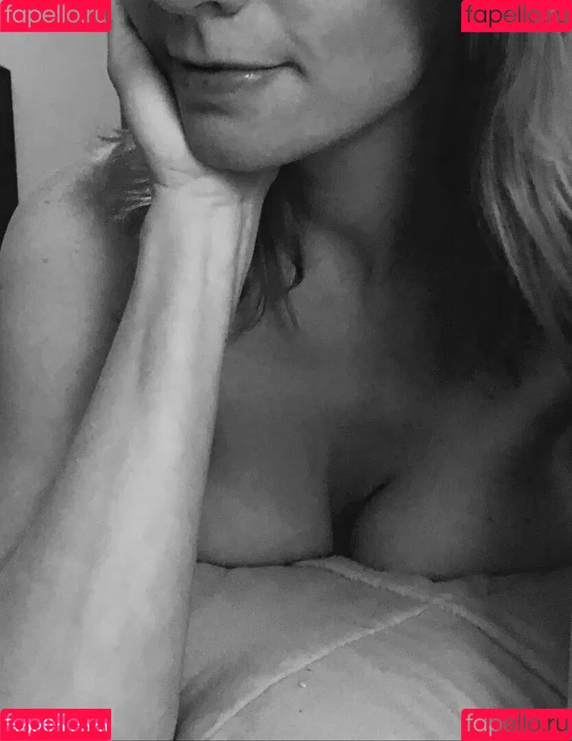 Allie Q / FortyYearDream Onlyfans Photo Gallery 