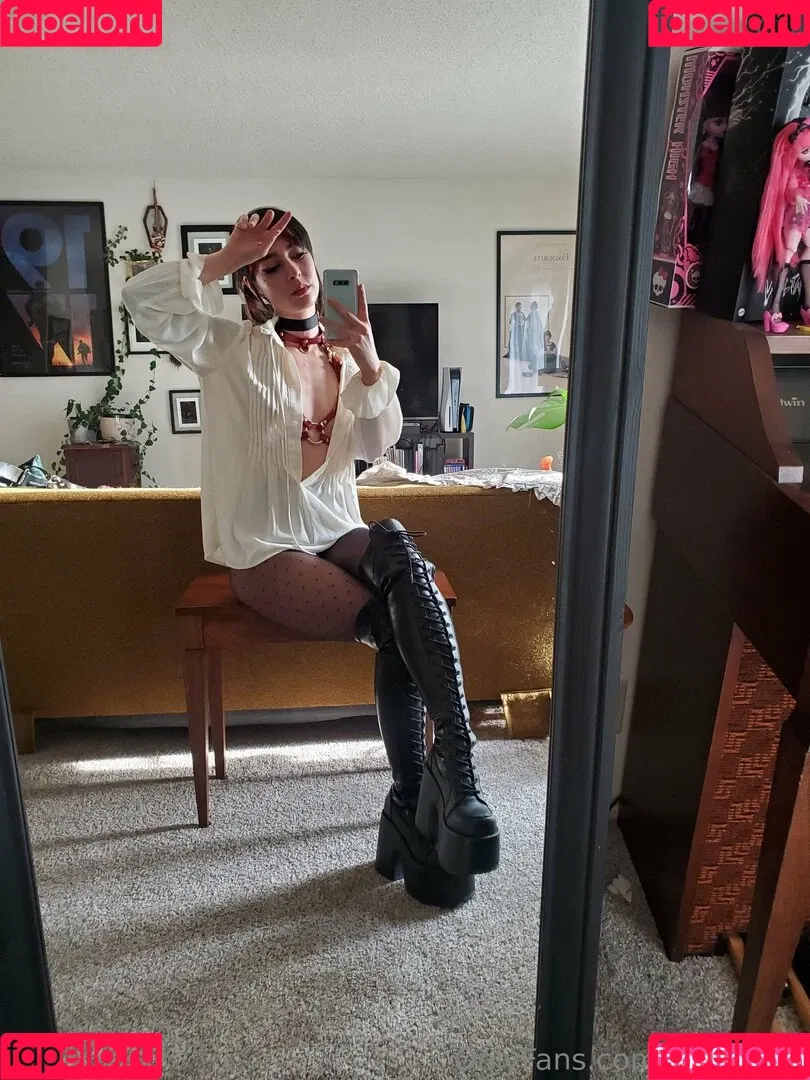 Lilbathory / lil.bathory Onlyfans Photo Gallery 