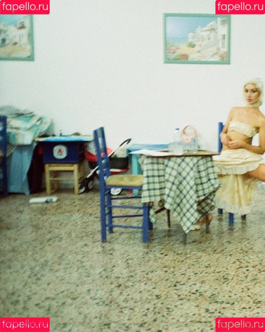 Nadia Lee Cohen / nadialeecohen Onlyfans Photo Gallery 