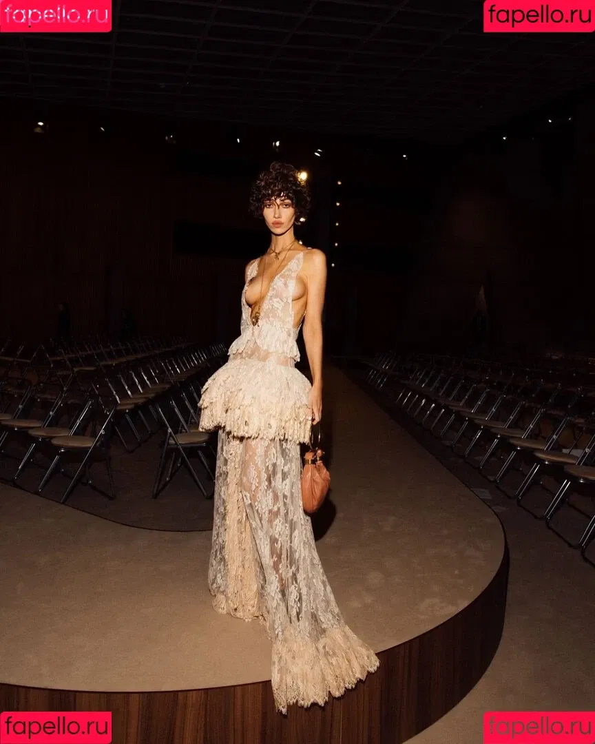 Nadia Lee Cohen / nadialeecohen Onlyfans Photo Gallery 