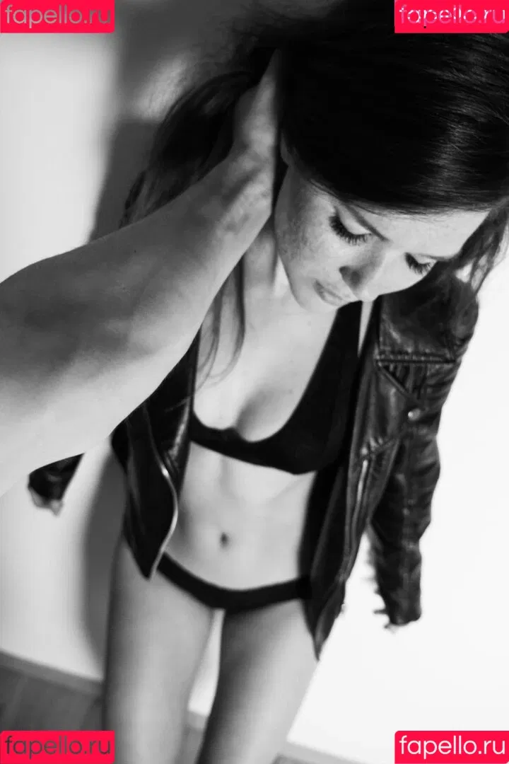 Mia Sollis / miastune Onlyfans Photo Gallery 