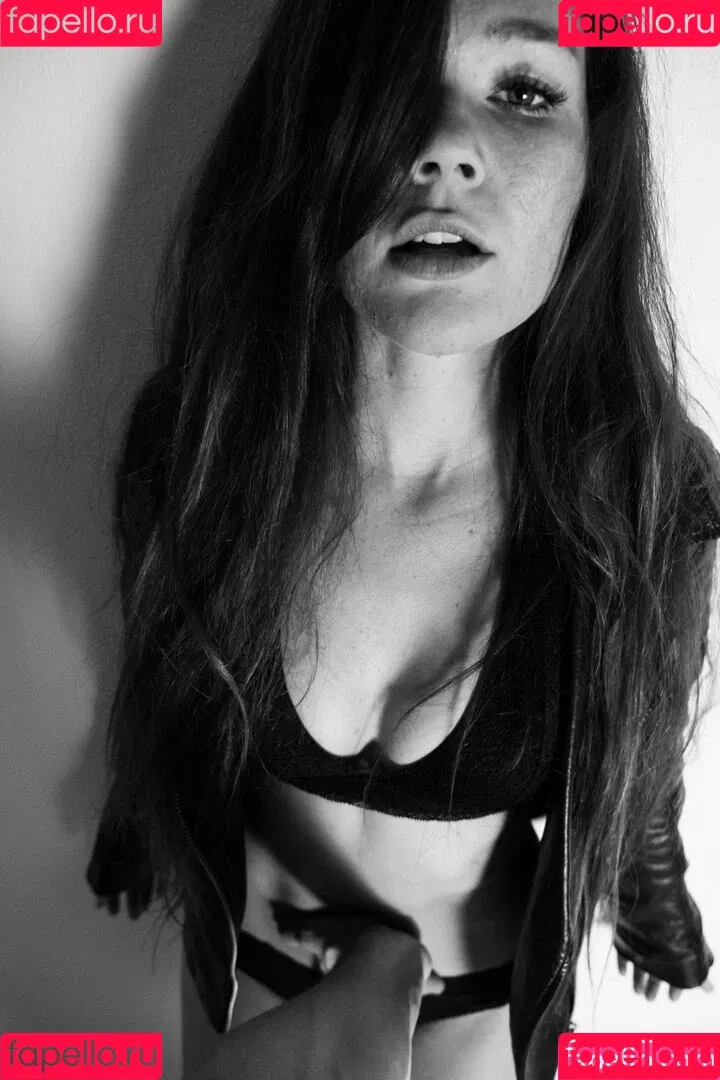 Mia Sollis / miastune Onlyfans Photo Gallery 