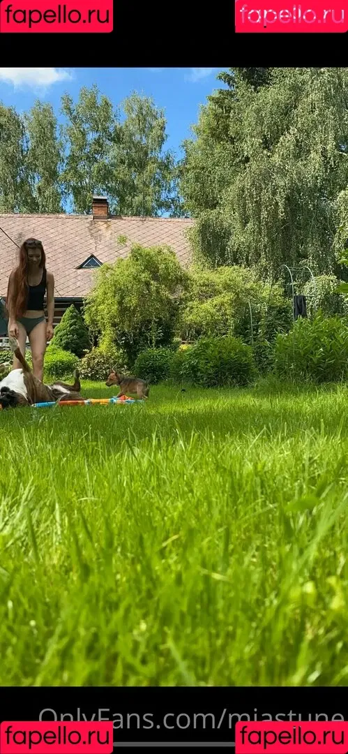 Mia Sollis / miastune Onlyfans Photo Gallery 