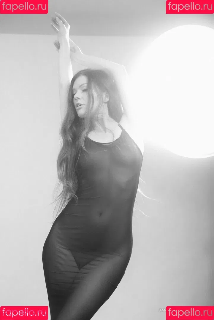 Mia Sollis / miastune Onlyfans Photo Gallery 