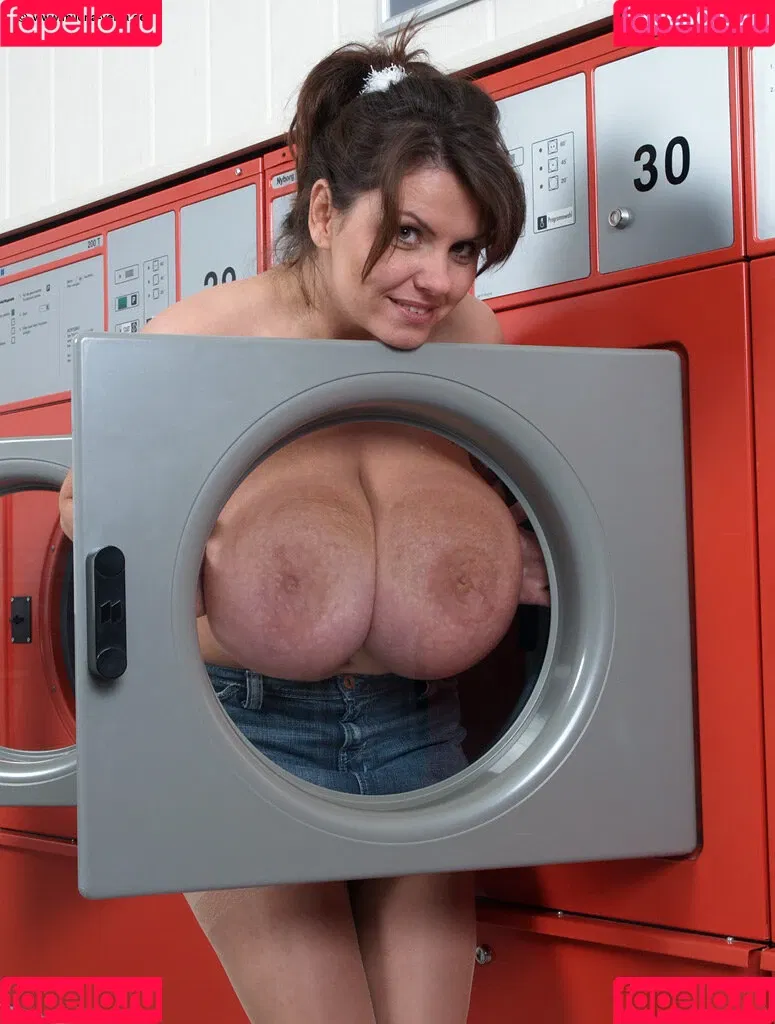 Milena Velba / milena_offical / ms.milenavelba / velbamilenaveronikalz Onlyfans Photo Gallery 